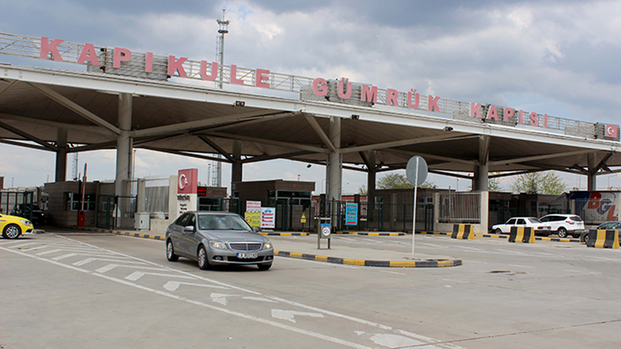 Yabancı plakalı taşıtıyla Türkiye'ye geleceklerin dikkatine!