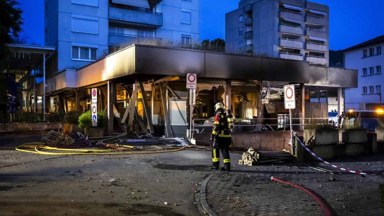 Kapalı otoparkta patlama: 2 ölü, 11 yaralı - Dünya Gazetesi