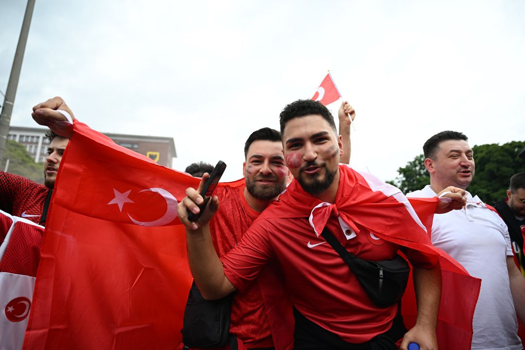 EURO 2024 heyecanı Dortmund'a taştı! Türkiye-Gürcistan maçı öncesi sokaklar 'kırmızı-beyaz'a büründü - Sayfa 4