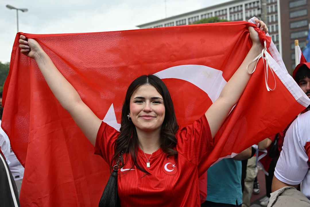 EURO 2024 heyecanı Dortmund'a taştı! Türkiye-Gürcistan maçı öncesi sokaklar 'kırmızı-beyaz'a büründü - Sayfa 1