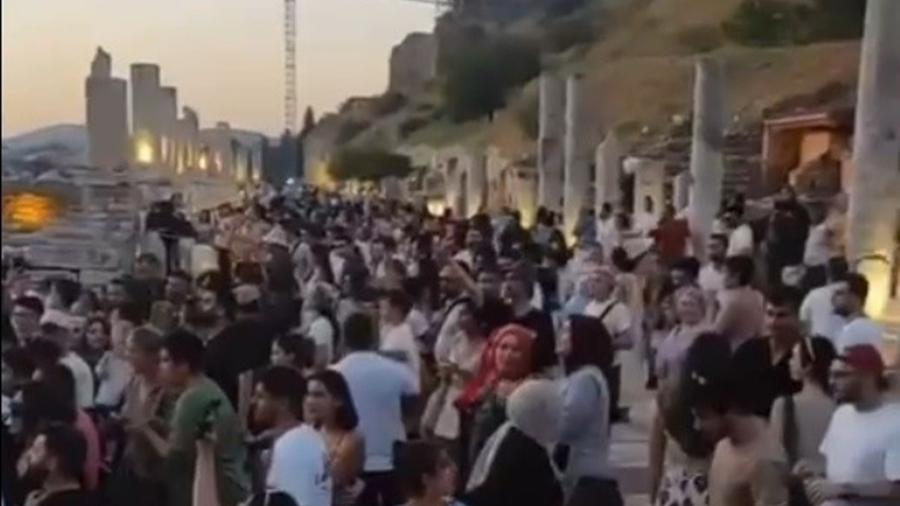 Efes Antik Kenti'nde 'özel organizasyon' protestosu