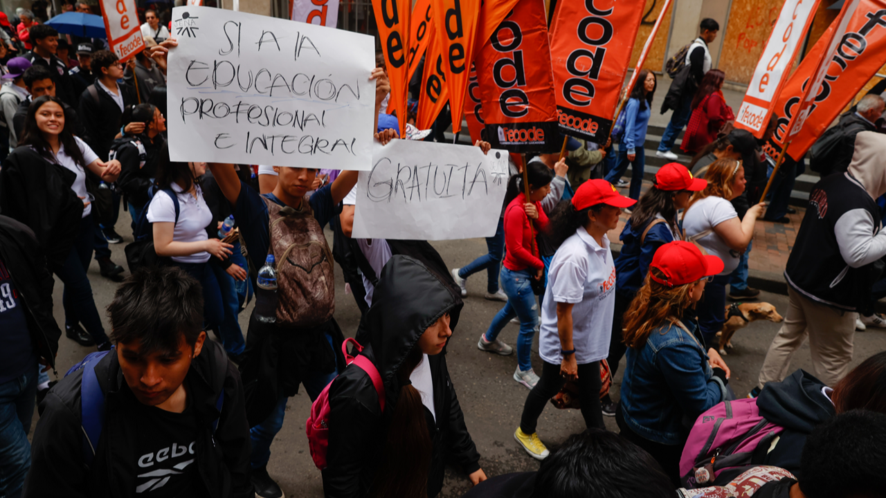 Kolombiya'da öğretmenler hükümetin eğitim politikasını protesto etti
