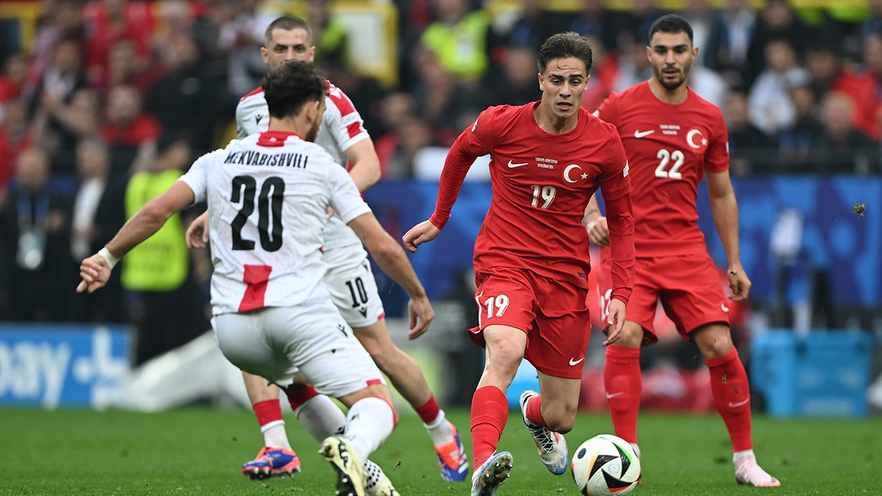 Son dakika: 2024 Avrupa Futbol Şampiyonası: Türkiye - Gürcistan maçında ilk yarı sona erdi