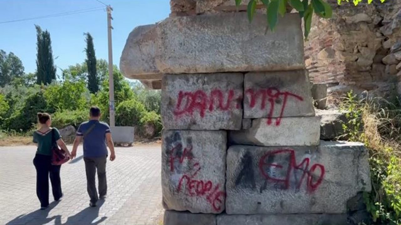 İznik'te 2 bin yıllık yapı sprey boyayla kirletildi: Hiç ceza kesilmedi