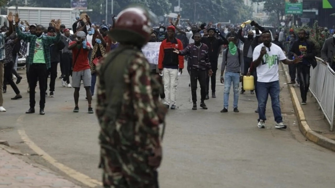 Kenya'daki vergi yasası protestosuna sert müdahale: 1 ölü 200 yaralı...