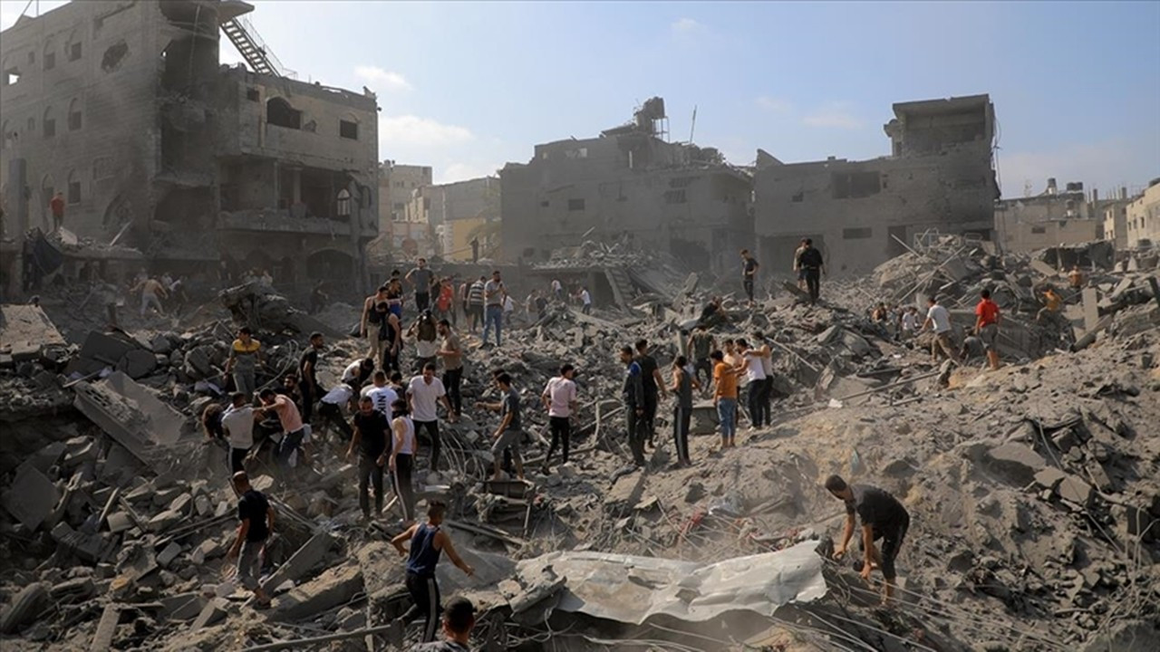 İsrail, yine mülteci kampını vurdu: 42 ölü