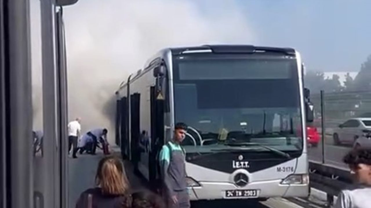 SON DAKİKA: Metrobüste yangın! Seferler durduruldu