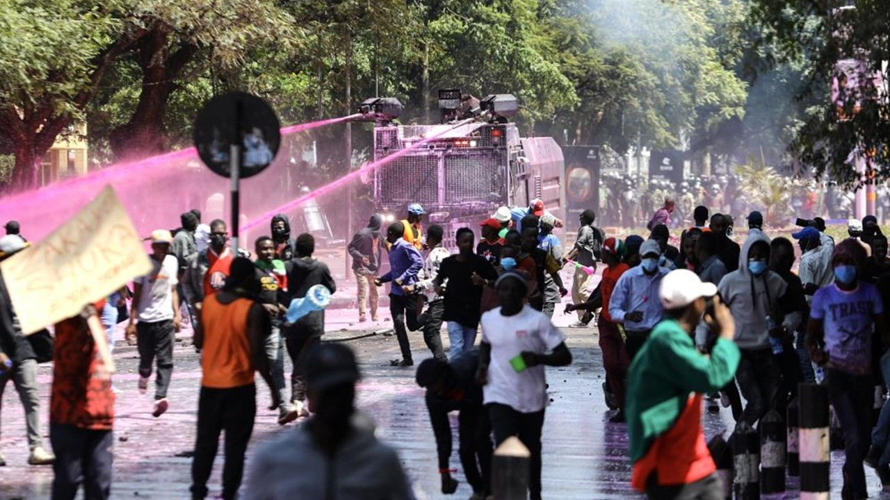 Kenya'da protestocular parlamento binasını yaktı: 5 kişi öldü
