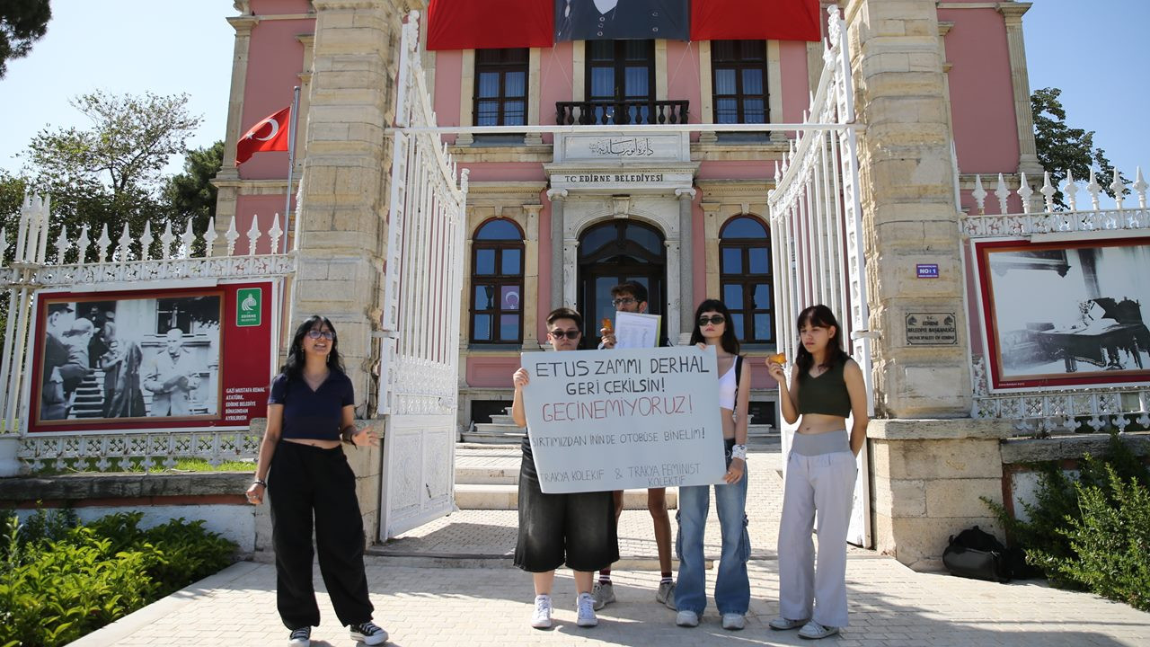 Edirne'de öğrenciler bir kez daha ulaşım zammını protesto etti