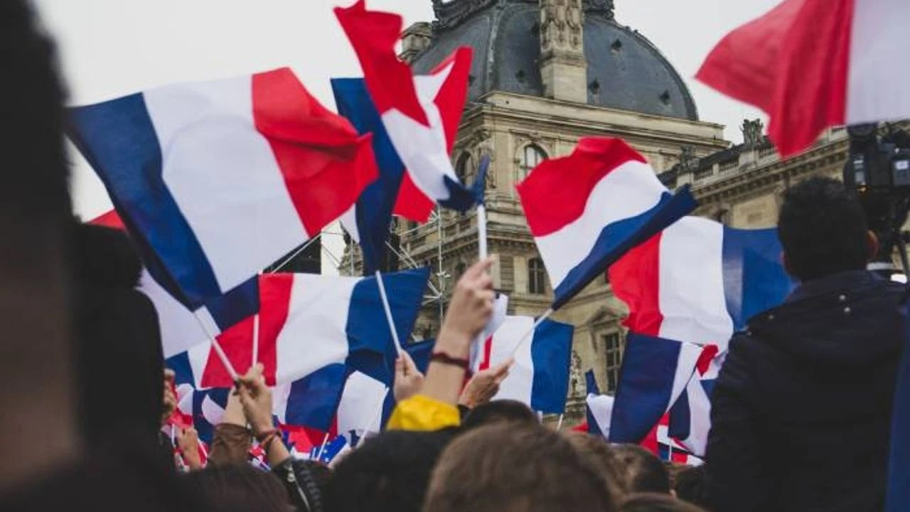 Fransa'daki seçimlerin ilk tur sonuçları açıklandı... Aşırı sağ yükselirken sandık ne anlattı?