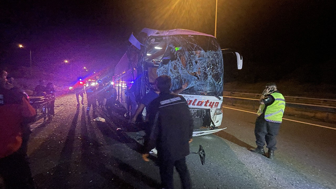 TEM’in Bolu geçişinde iki yolcu otobüsü çarpıştı: 15 yaralı