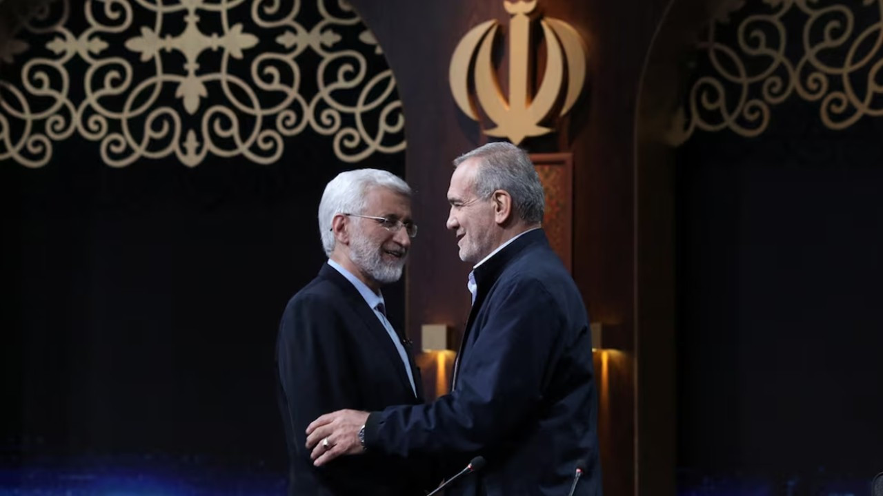 İran'da cumhurbaşkanı adayları canlı yayında karşı karşıya geldi: Salondan sarılarak ayrıldılar