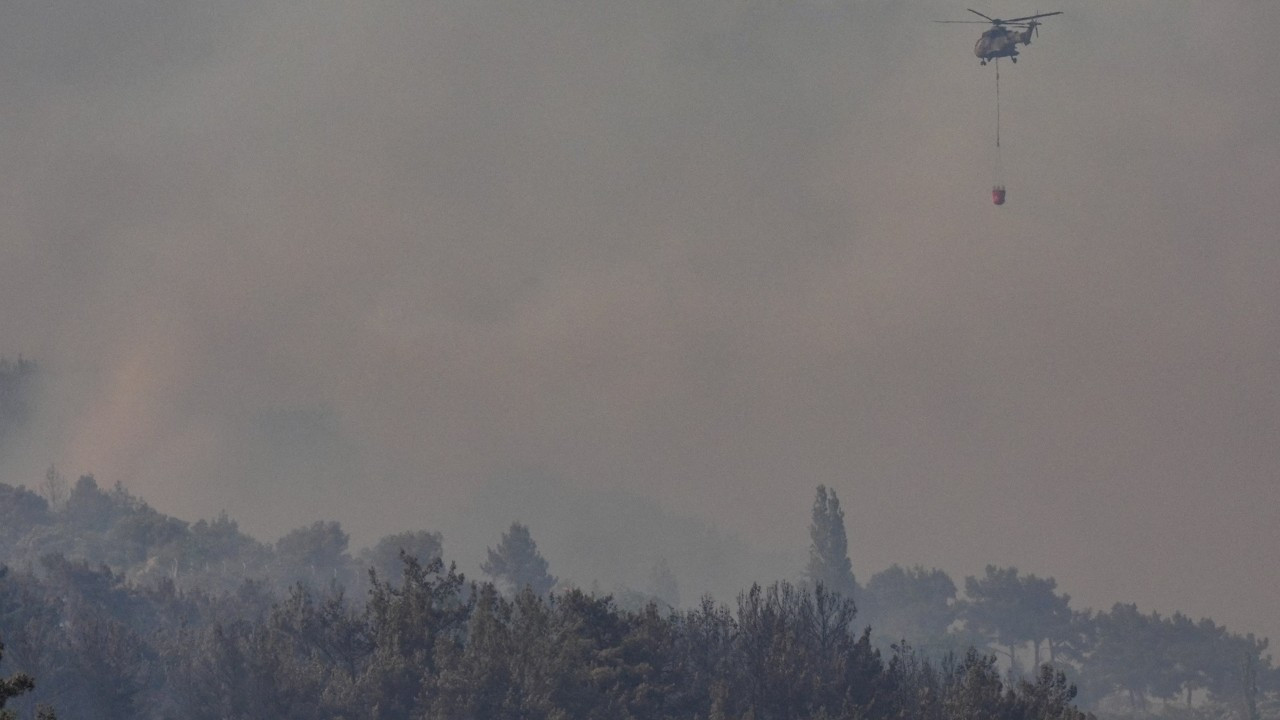 İzmir Bornova'da çıkan orman yangınına müdahale ediliyor: 2 mahalle boşaltıldı