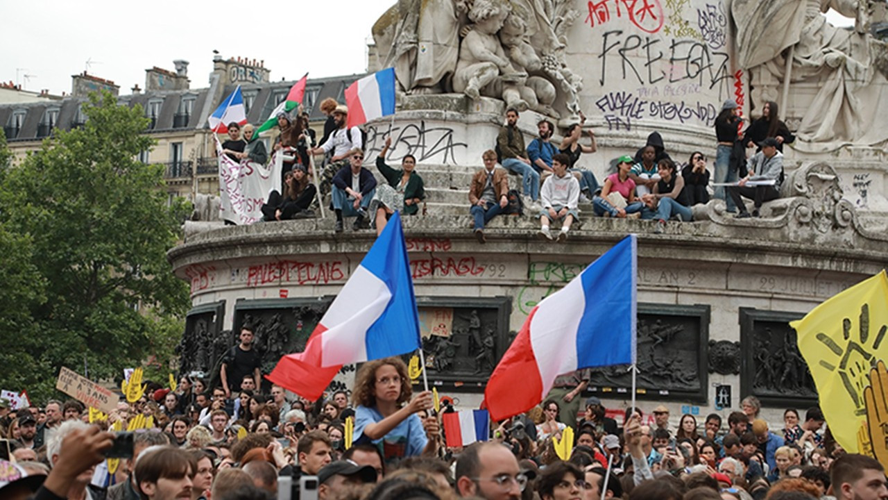 Fransa'da, seçim öncesi aşırı sağ karşıtı protesto