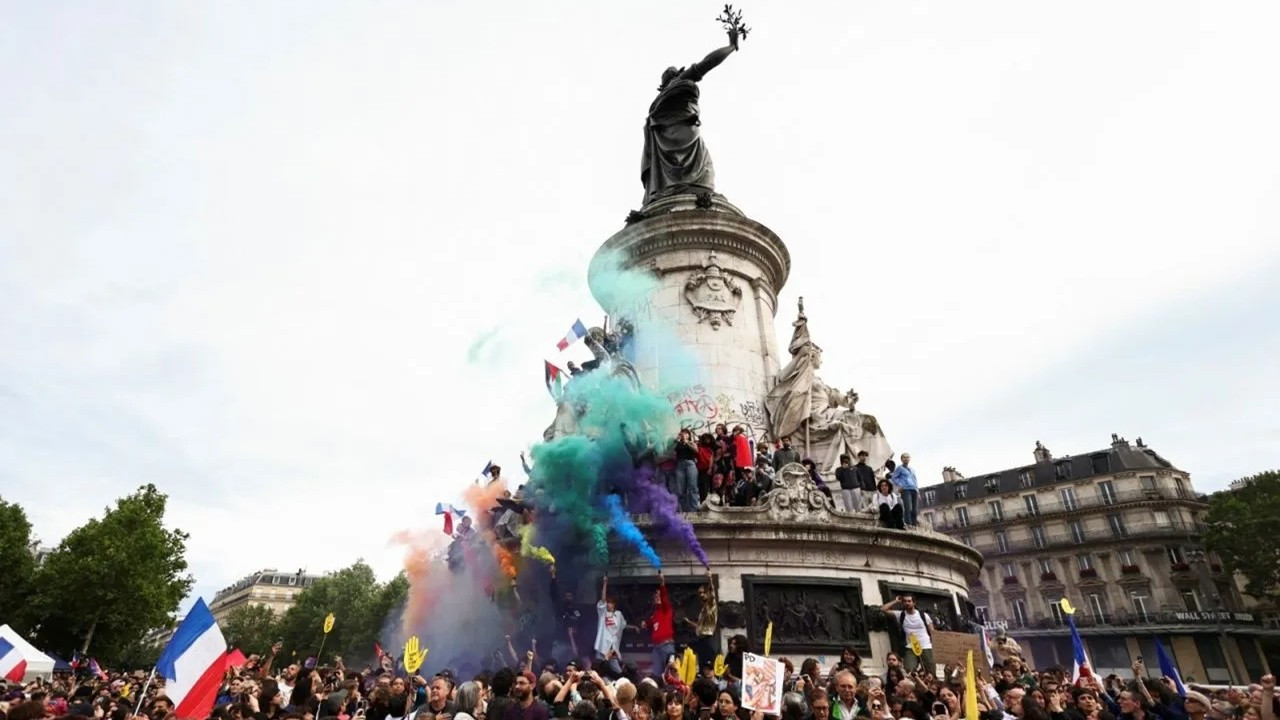 Aşırı sağ karşıtlarından Paris sokaklarında eylem