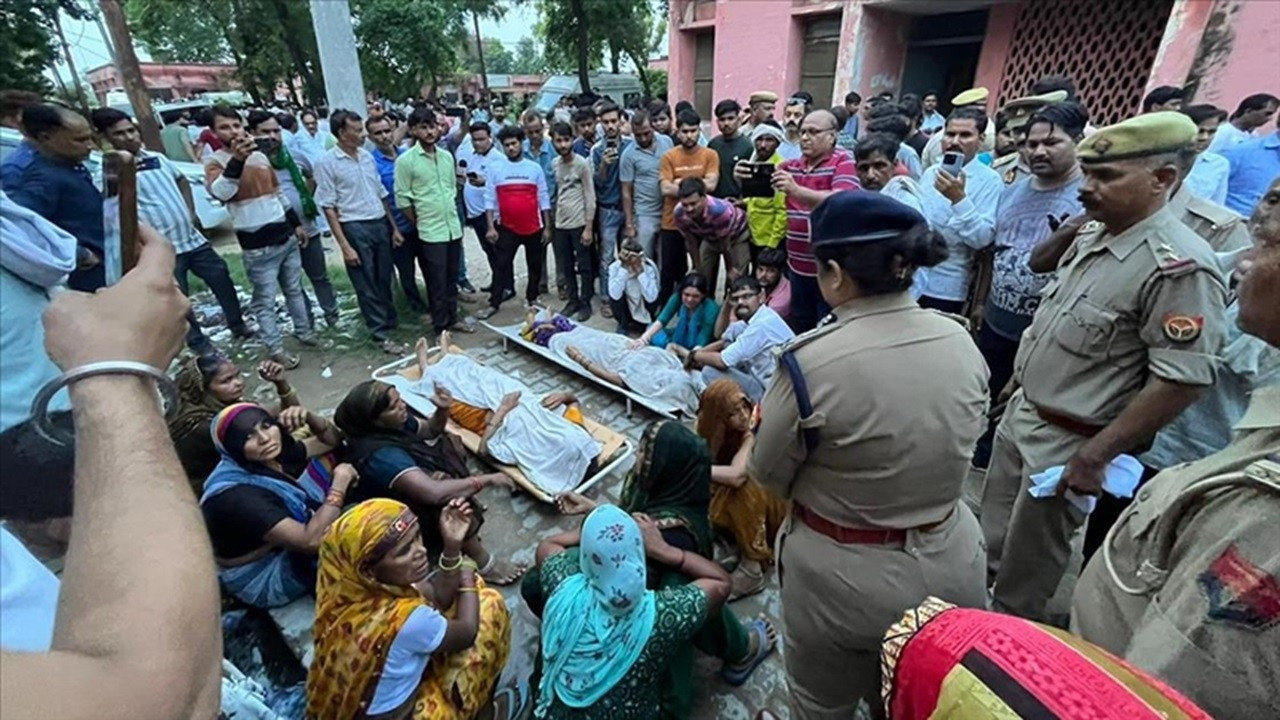 Hindistan'da izdiham sonucu 123 kişinin öldüğü ayinin organizatörü gözaltında
