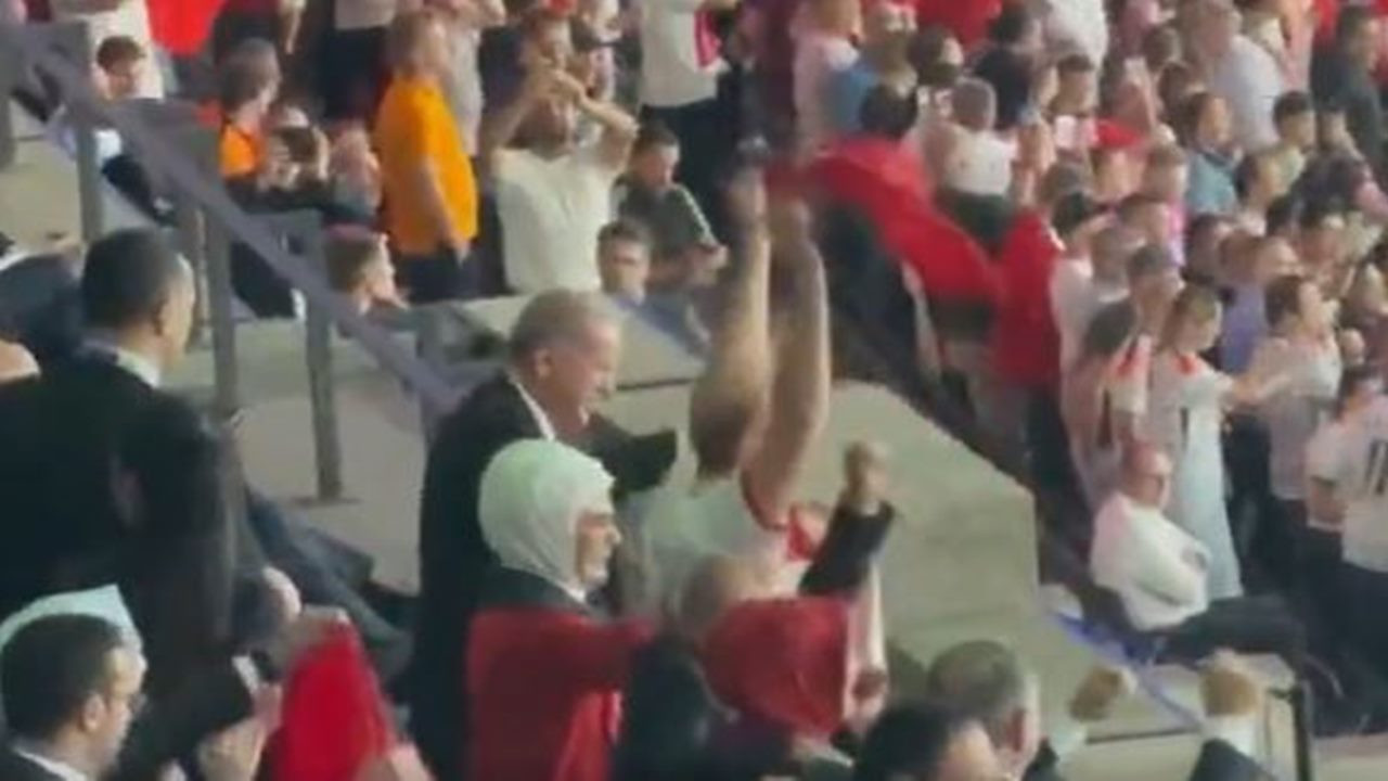 EURO 2024'te çeyrek final maçında Türkiye attı; Erdoğan'ın sevinci dikkat çekti
