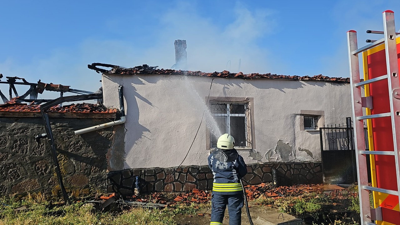 Konya'da bir evde çıkan yangında 2 kişi öldü