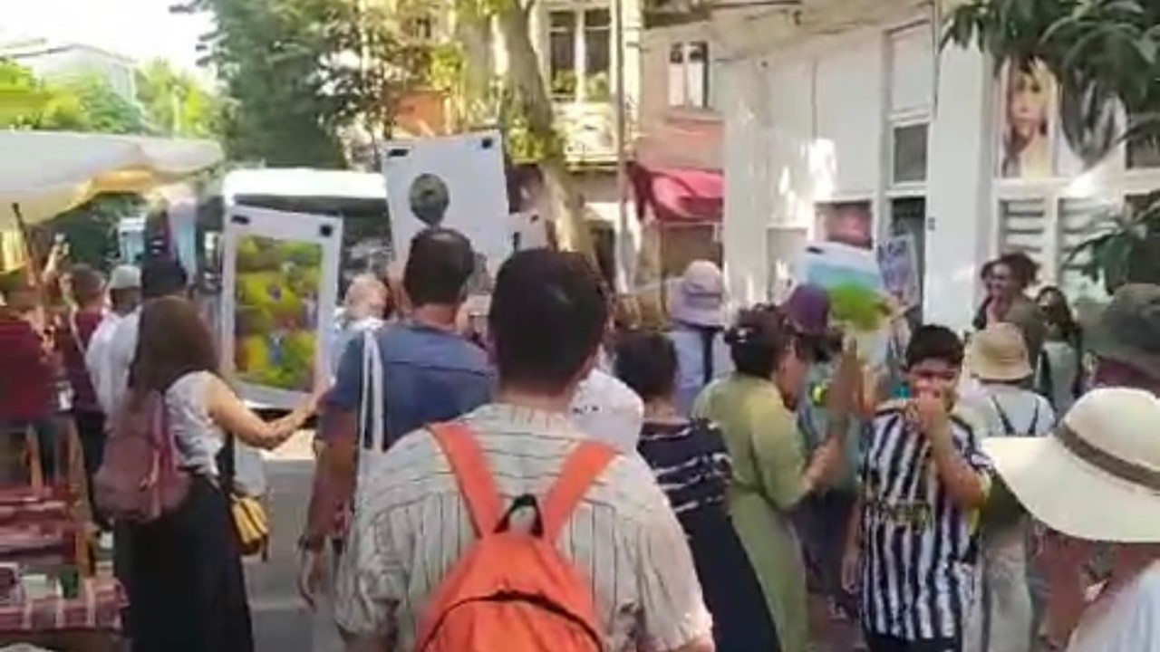 'Azmanbüsler' Büyükada’da bu kez davul zurna ile protesto edildi