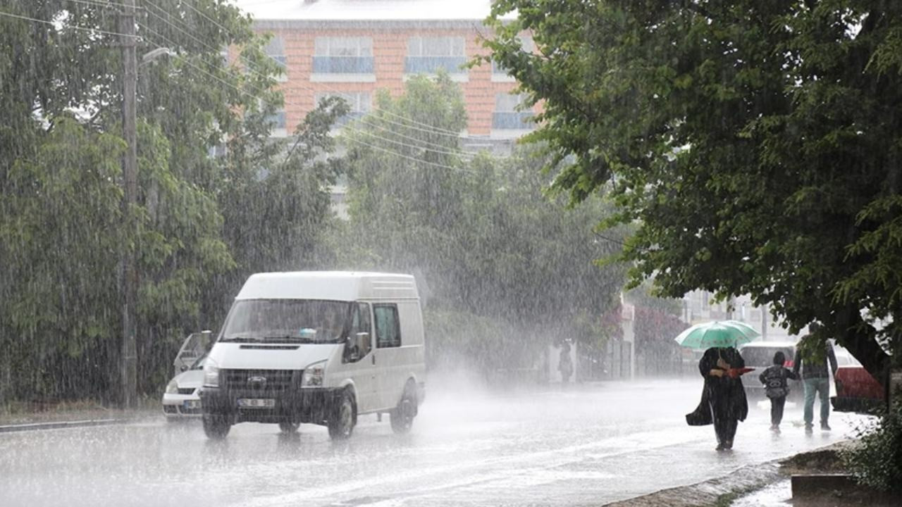 Meteoroloji sarı alarm vermişti: Ankara'da sağanak etkili oluyor