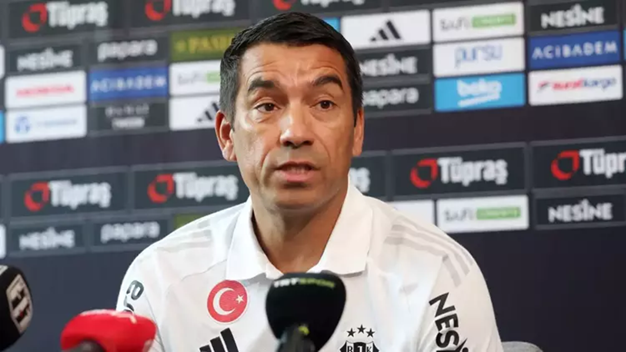 Beşiktaş Teknik Direktörü Bronckhorst transferleri değerlendirdi