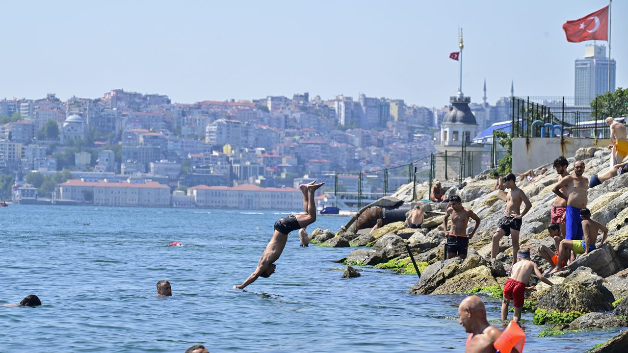 İstanbul'u sıcak ve nem vurdu, sokaklar boş kaldı