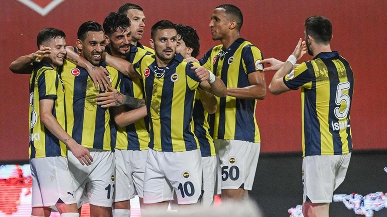 Fenerbahçeli futbolcu milli takım kariyerini noktaladı