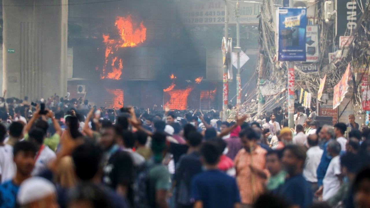 Protestolarda can kaybı 114'e yükseldi: Bangladeş kamu sektöründeki kontenjanların çoğunu iptal etti