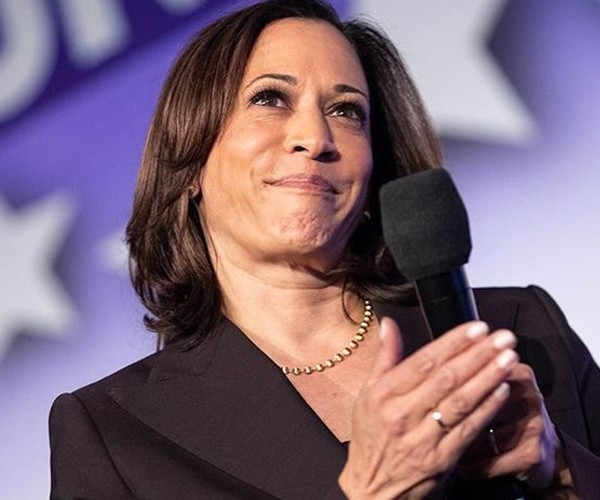 Kamala Harris rakibi Trump'ı arayarak tebrik etti