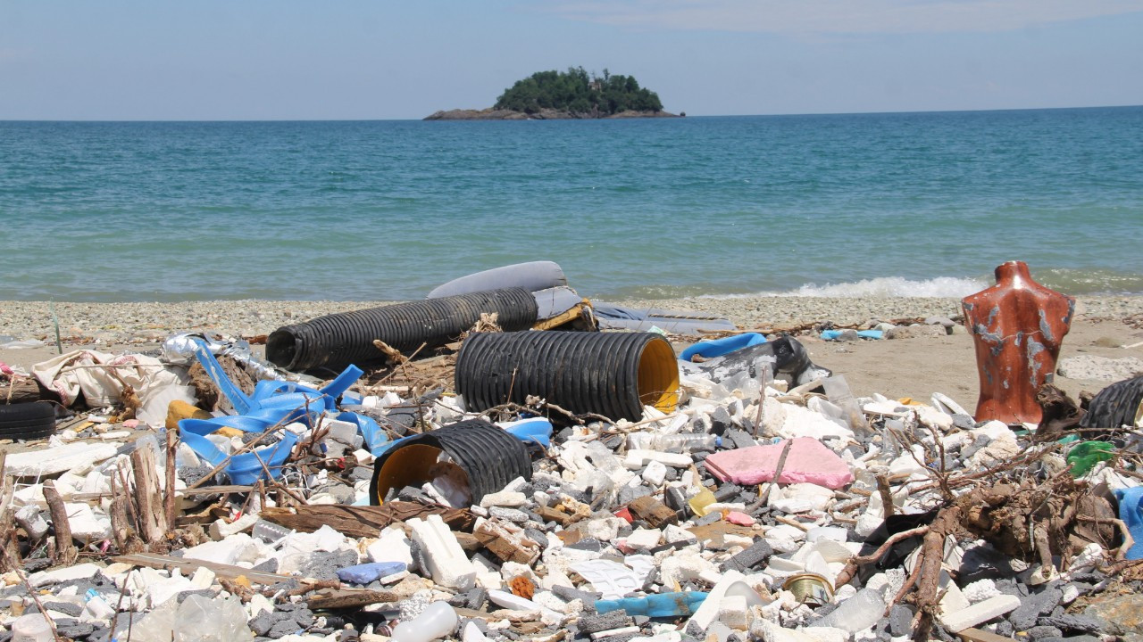 Ada manzaralı çöplük için çözüm aranıyor