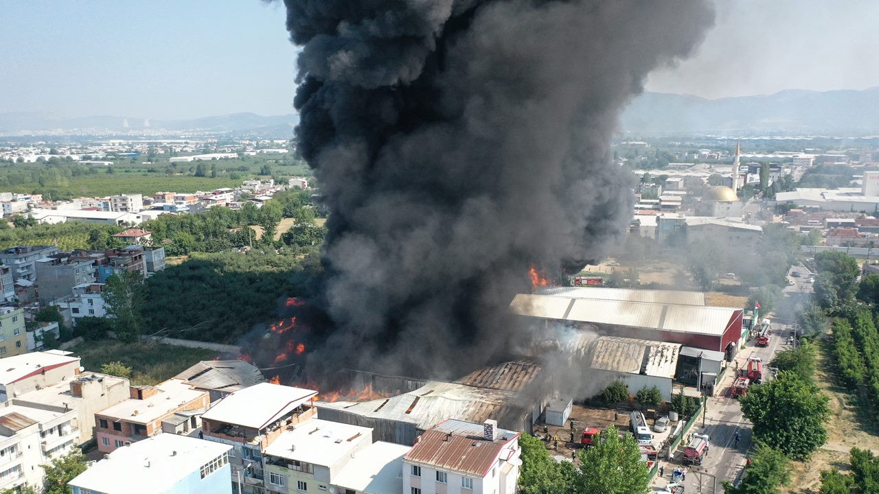 SON DAKİKA: Bursa Yıldırım'da fabrika yangını