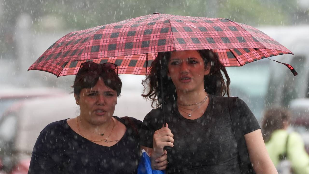 Meteoroloji'den İstanbul ve 7 il için saatli uyarı: Gök gürültülü sağanak yağış geliyor (23 Temmuz)