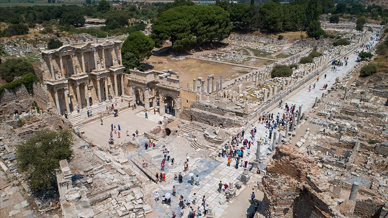 2024'ün en çok turist ağırlayan yeri: 1,1 milyon ziyaretçiyle İzmir Efes