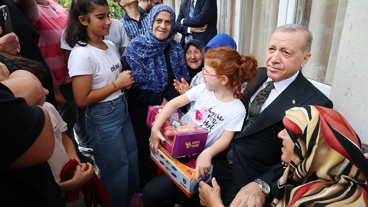 Cumhurbaşkanı Erdoğan komşularını ziyaret etti