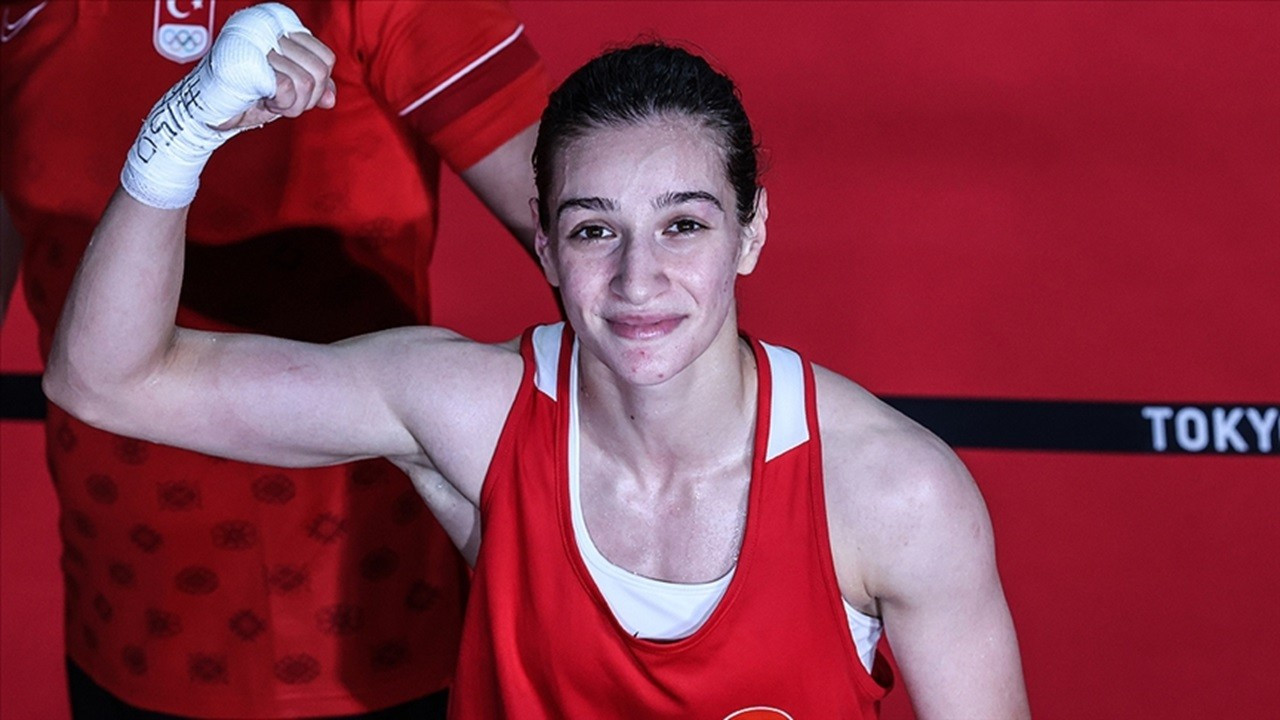Milli boksör Buse Naz Çakıroğlu Paris 2024'te çeyrek finalde!