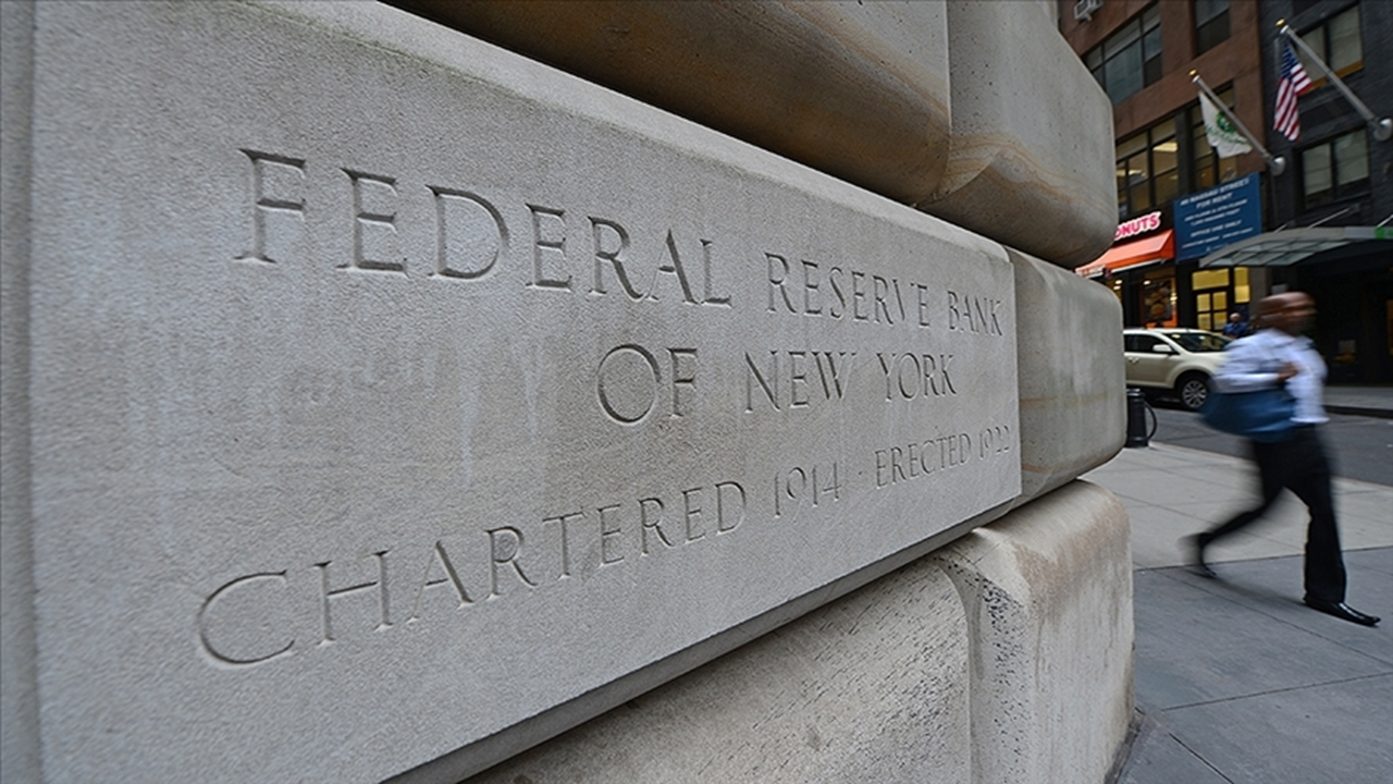Fed'in faiz indirimi sinyali sonrasında New York borsası yükselişle açıldı