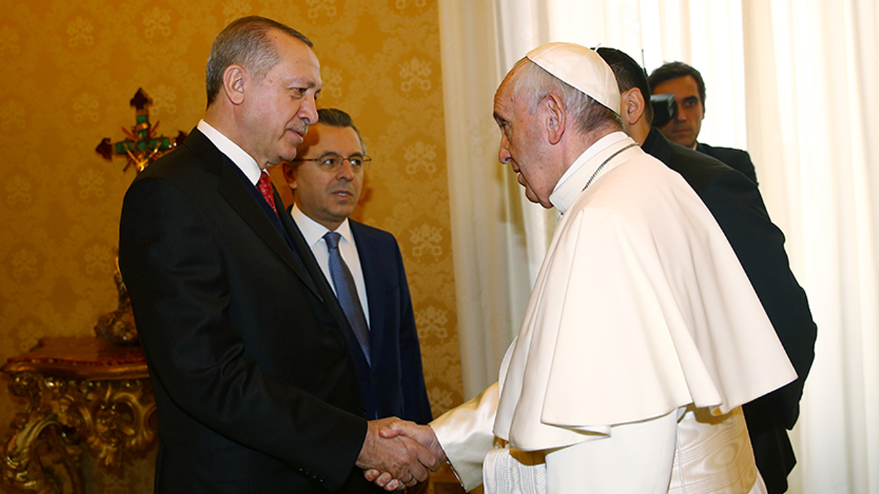 Cumhurbaşkanı Erdoğan'ndan Papa Fransuva ile kritik görüşme