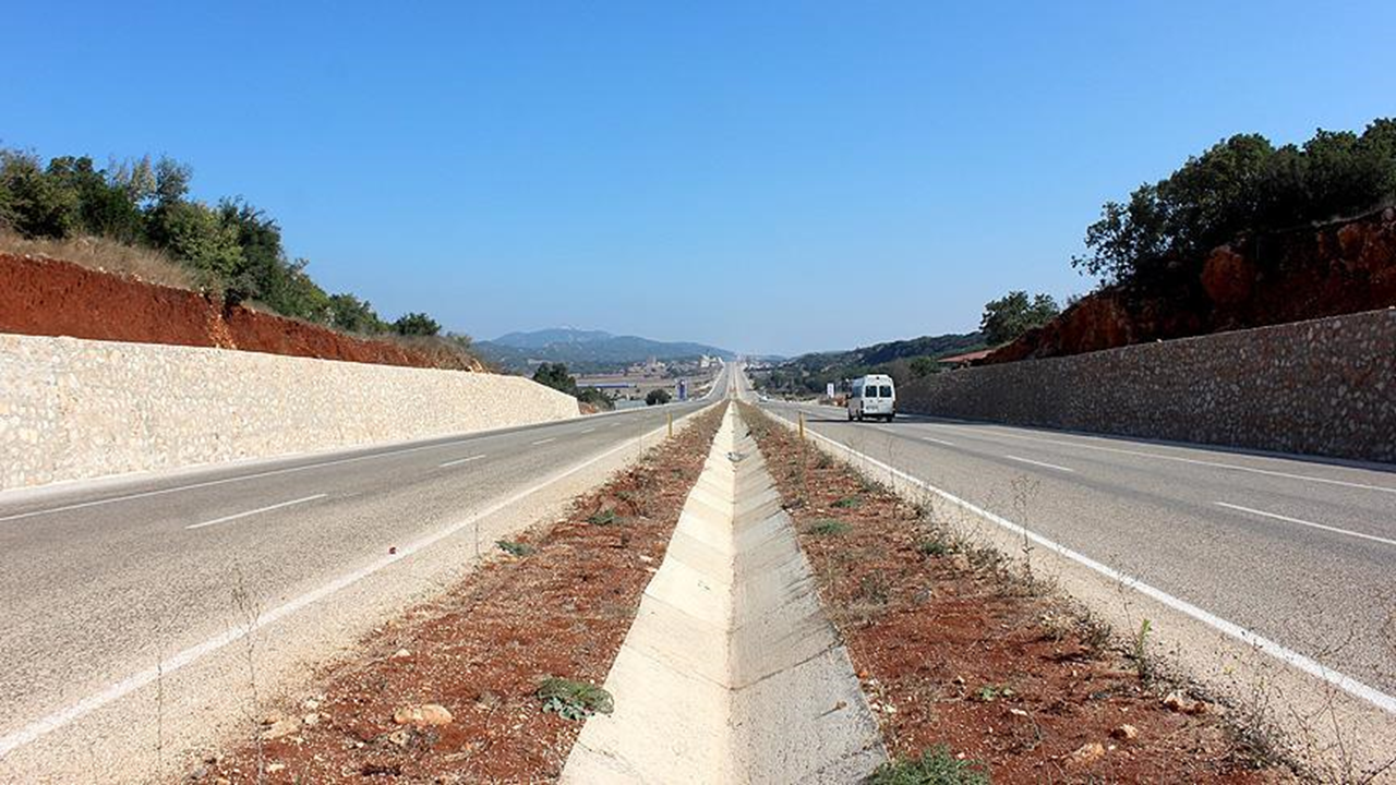 Kara yollarında bakım ve onarım çalışmaları sürüyor