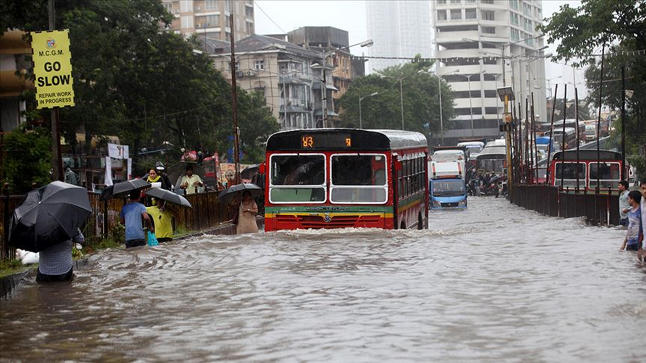 Şiddetli yağış Asya'da 1 haftada 350'den fazla can kaybına neden oldu