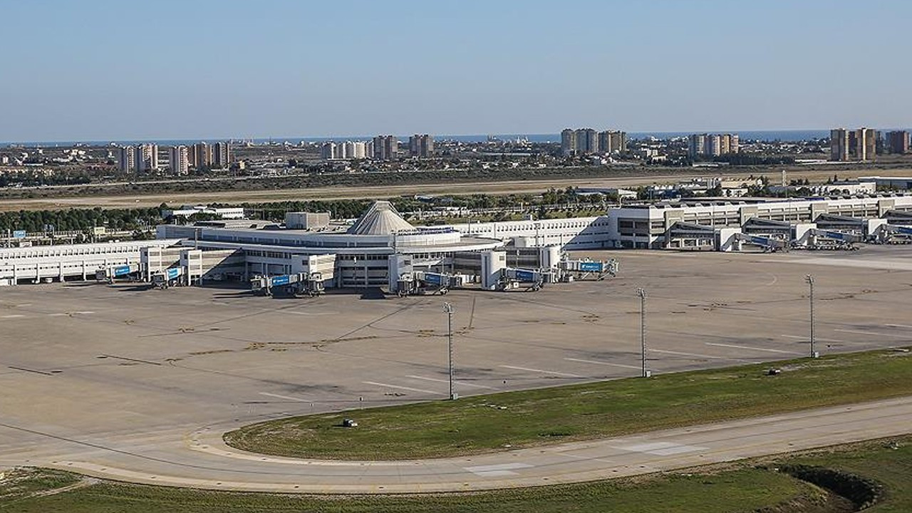 Antalya Havalimanı'nda uçak trafiği ve yolcu sayısında yeni rekor