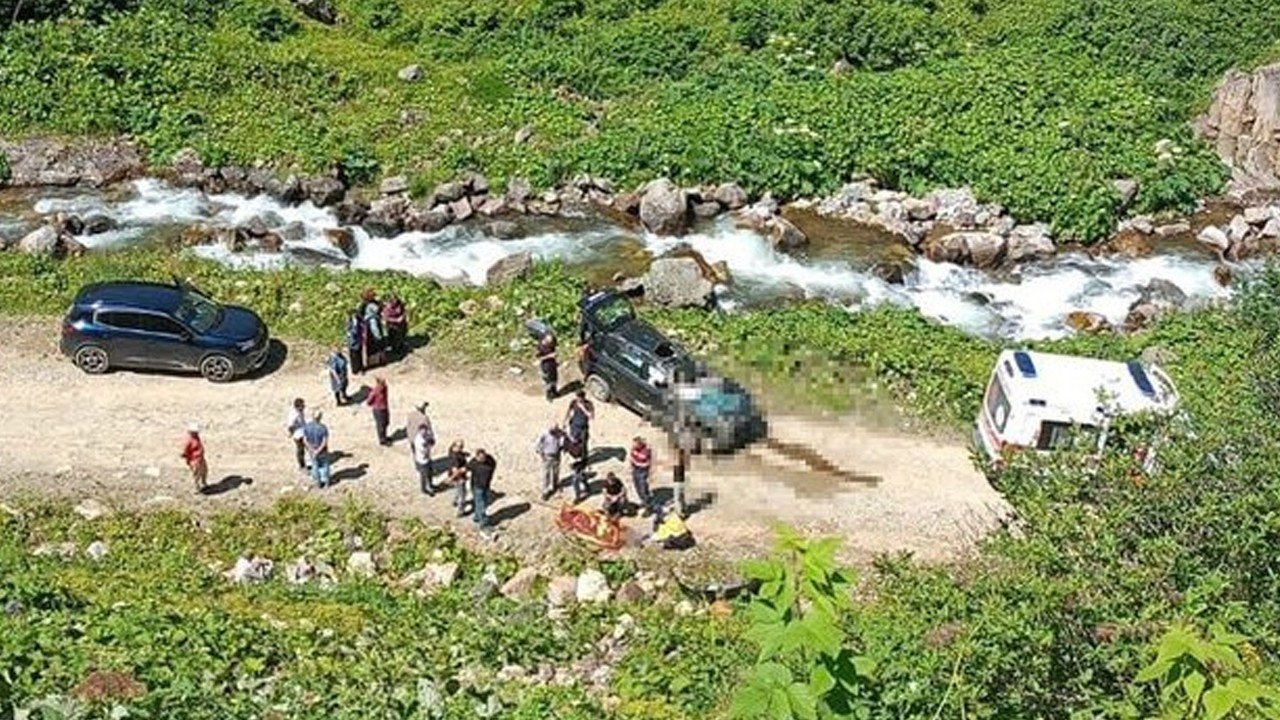 Rize'de araç uçuruma yuvarlandı: 2 ölü, 3 yaralı