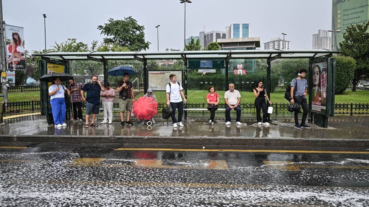 Meteoroloji'den İstanbul dahil 21 il için uyarı: Saat verildi, gök gürültülü sağanak geliyor