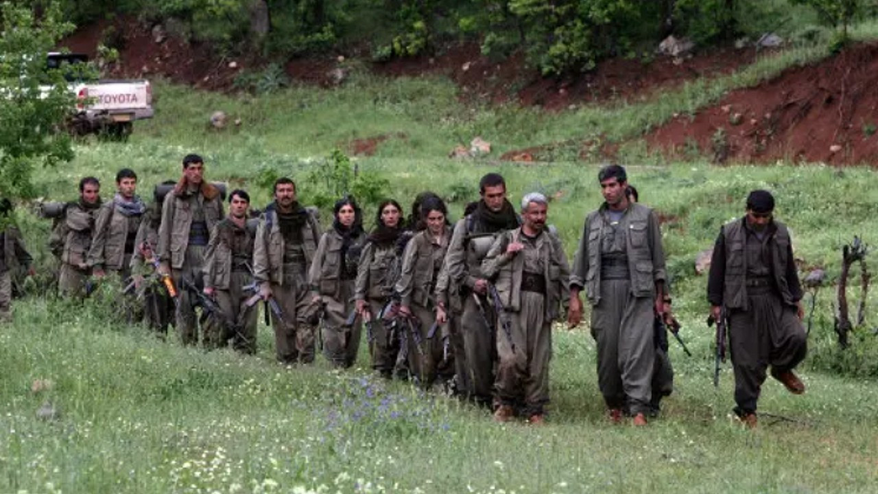 ABD güçleri Fırat nehrinin kıyısındaki üslerine 700 PKK'lı sevk etti