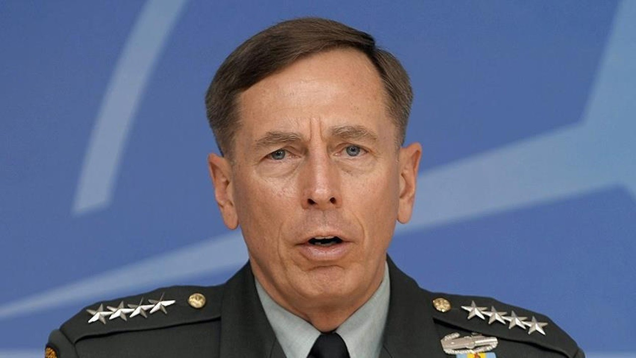 Eski CIA Direktörü Petraeus çarpıcı İran açıklaması: Misilleme yapması gerekiyor!