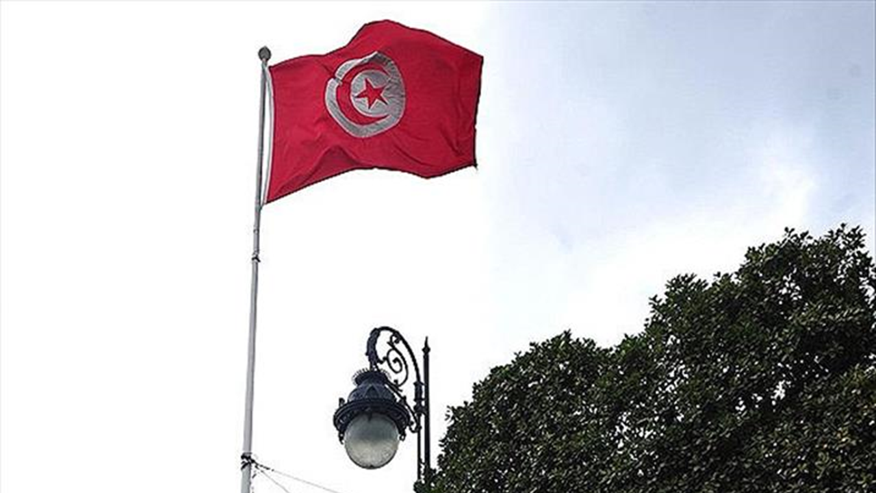 Tunus'taki 3 Cumhurbaşkanı adayına 'seçimlerden ömür boyu men' cezası