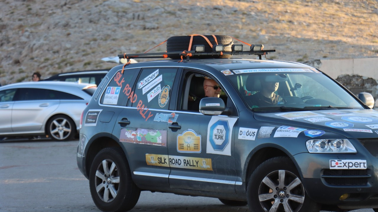 Doğu-Batı Dostluk ve İpek Yolu Rallisi Nemrut'un zirvesinde