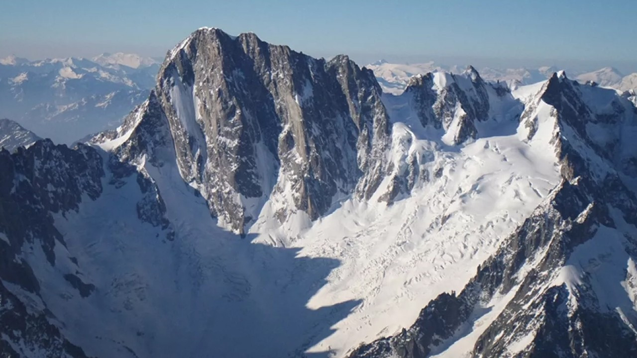 Mont Blanc Dağı'nda buz kütlesinin düşmesi sonucu 1 dağcı öldü