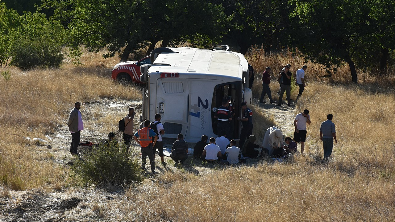 Malatya'da otobüs kazası:  2'si ağır 22 yaralı