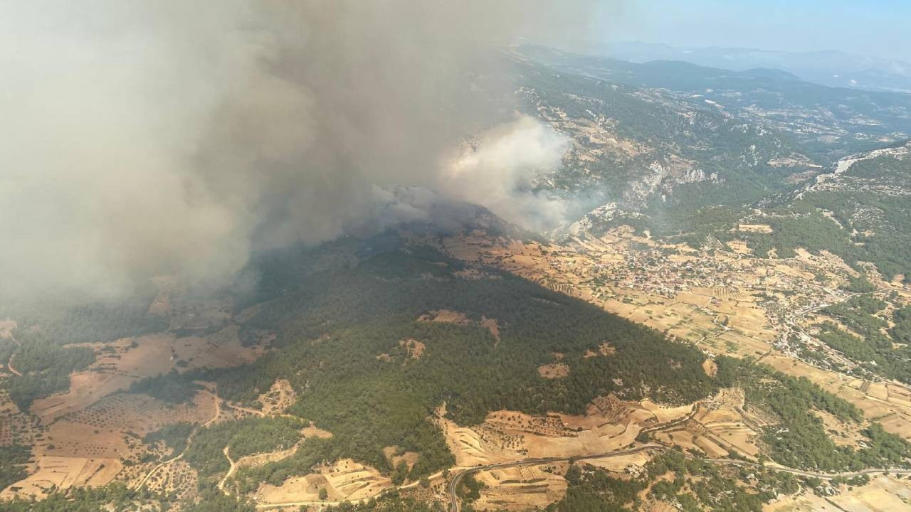 Muğla'da orman yangını: Havadan ve karadan müdahale ediliyor