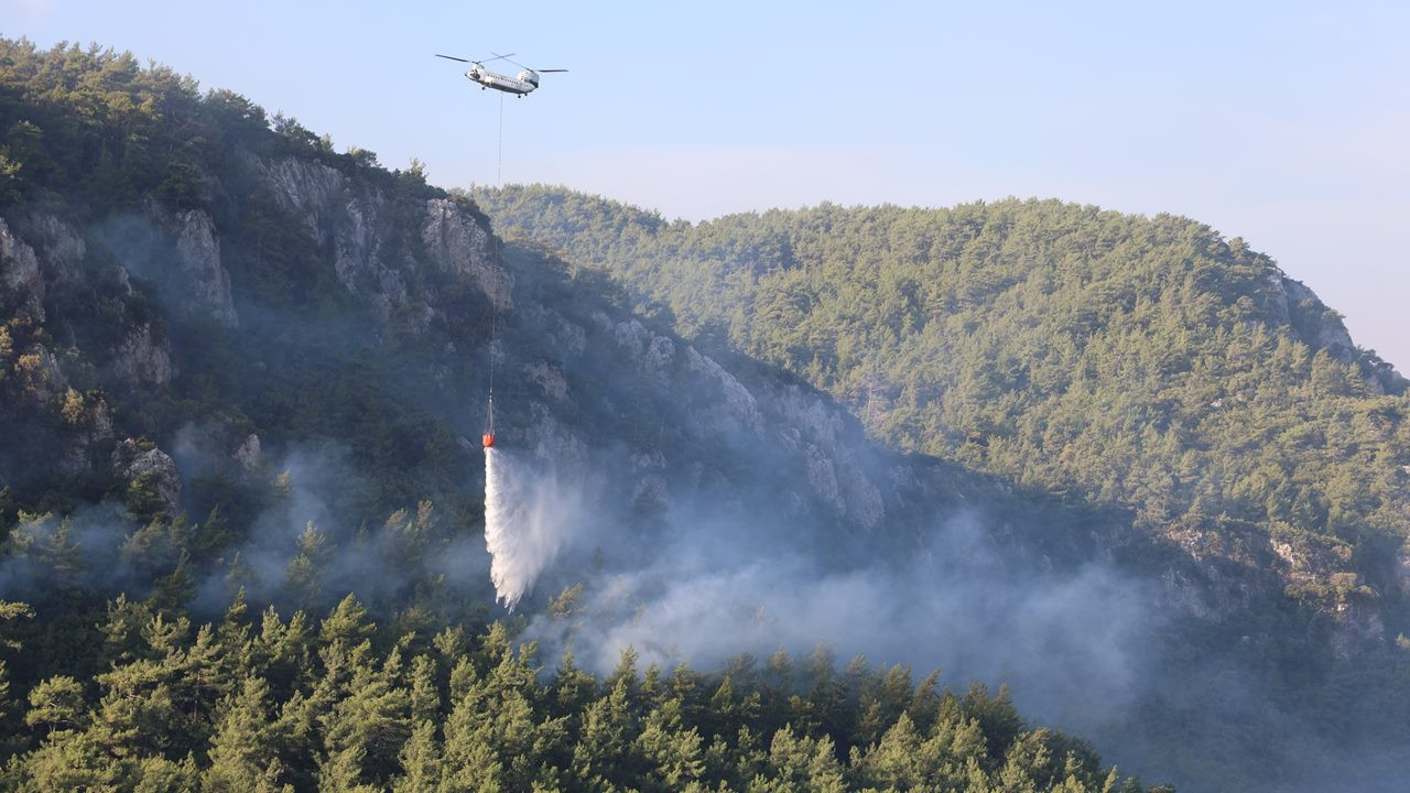 Muğla'daki orman yangını bir gündür sürüyor